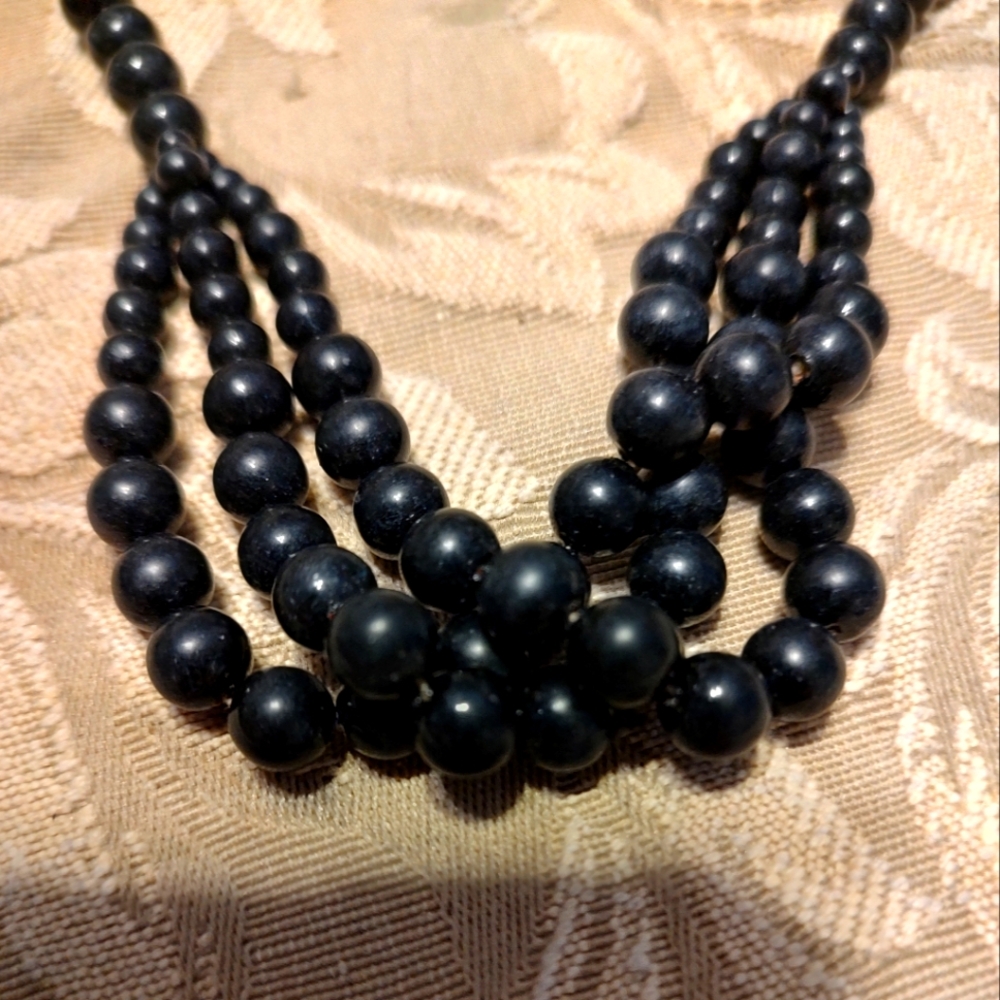 🖤 Classic Elegant Vintage Black Layered Beaded Necklace - Picture 5 of 7